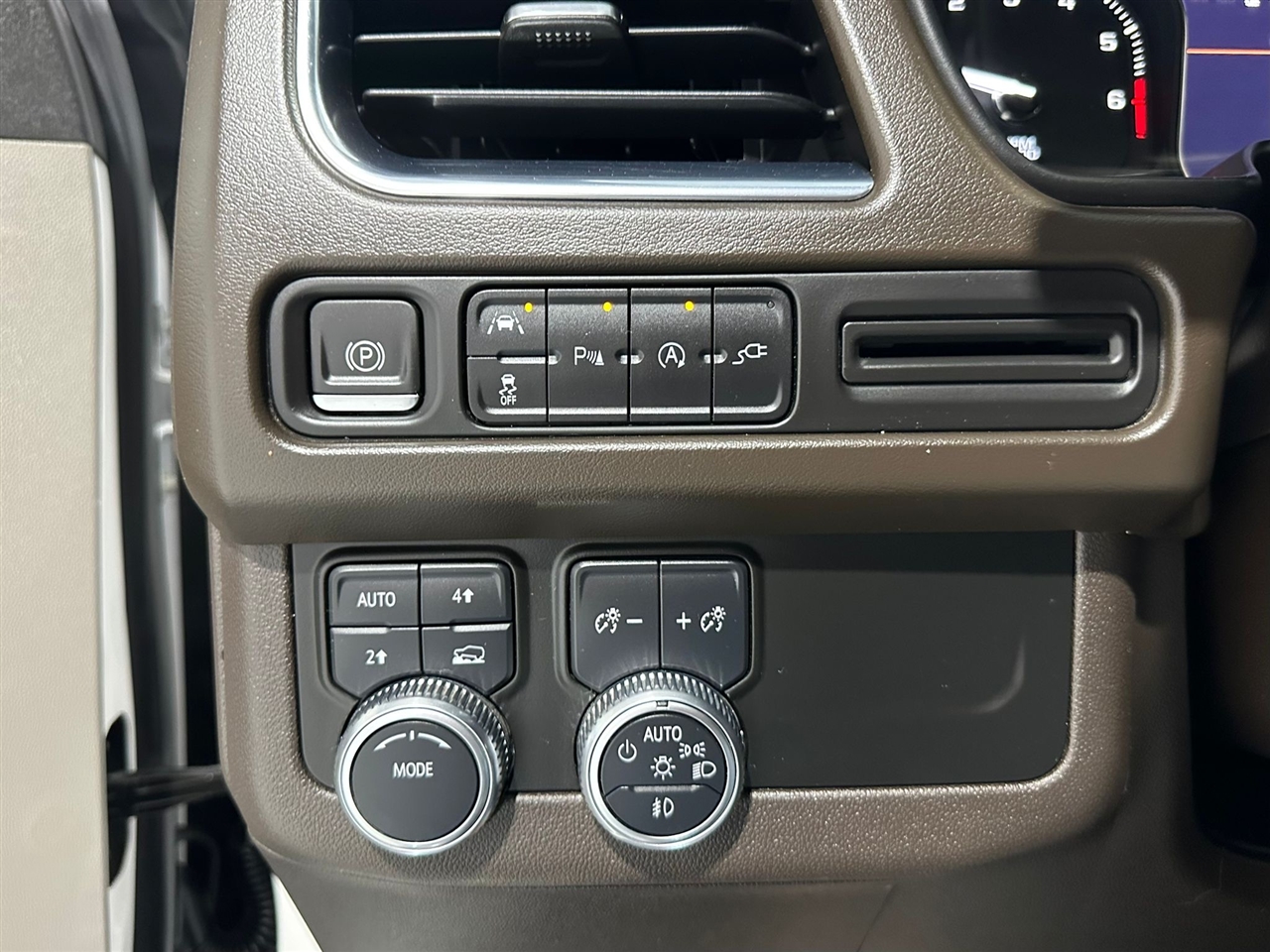 GMC Yukon SLT 4WD 2021 GMC Yukon SLT 4WD 2021
