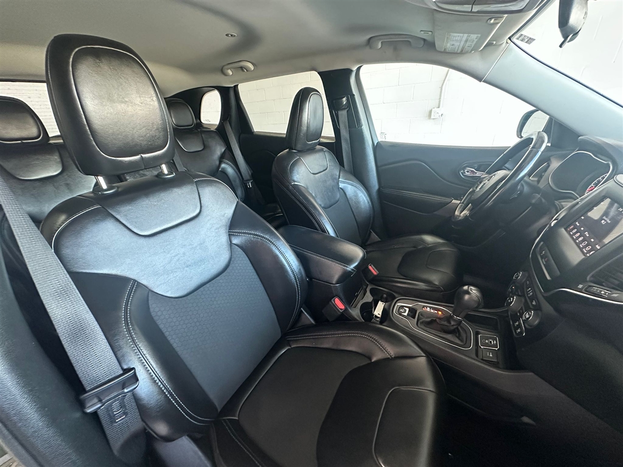 Jeep Cherokee Latitude Plus FWD 2019 Jeep Cherokee Latitude Plus FWD 2019