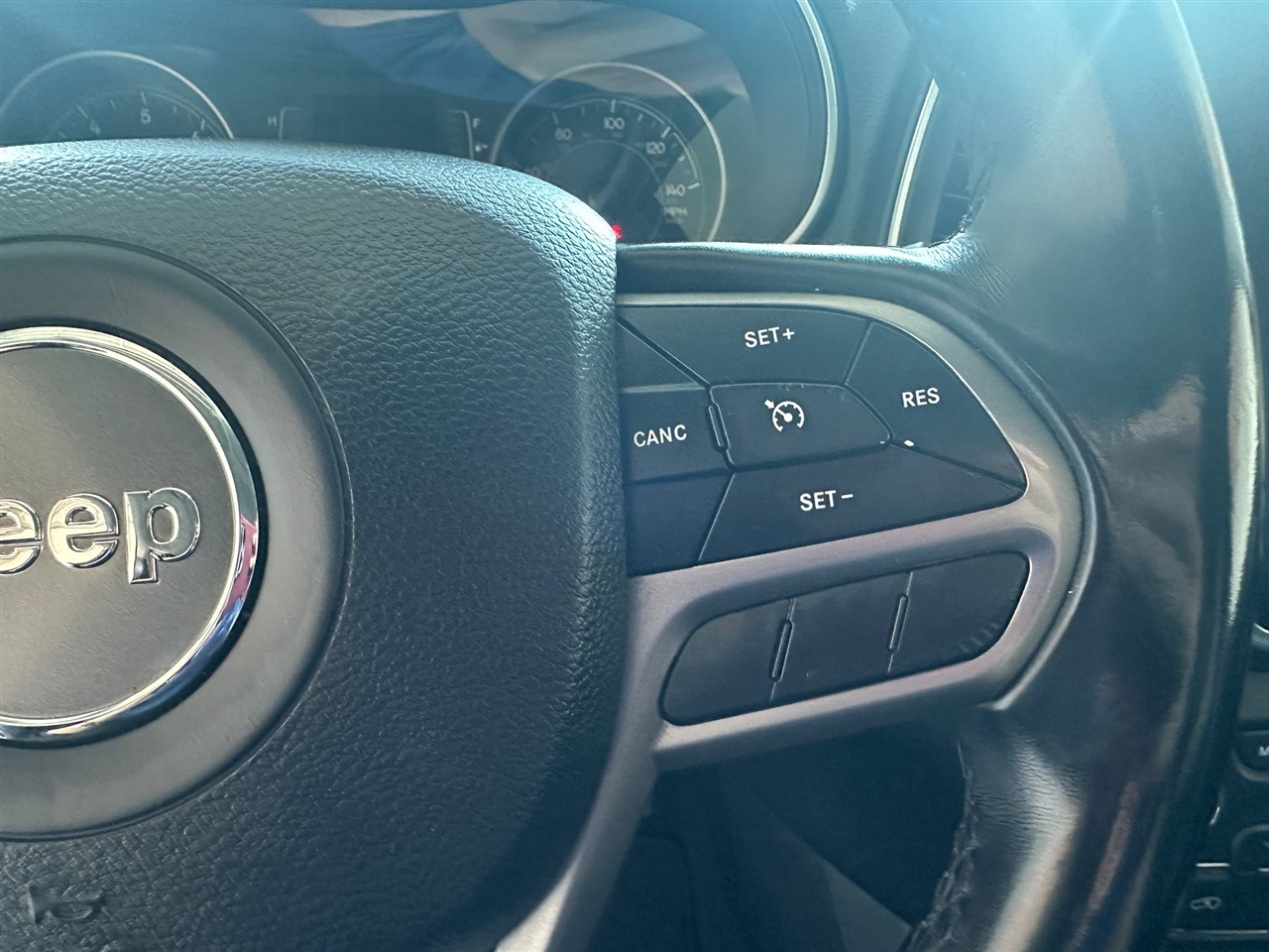 Jeep Cherokee Latitude Plus FWD 2019 Jeep Cherokee Latitude Plus FWD 2019