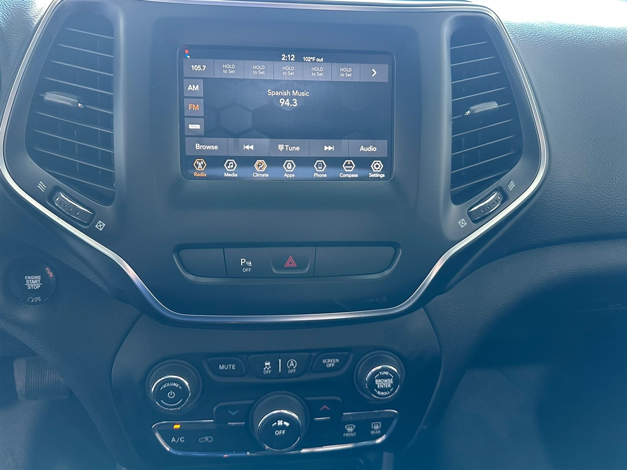 Jeep Cherokee Latitude Plus FWD 2019 Jeep Cherokee Latitude Plus FWD 2019