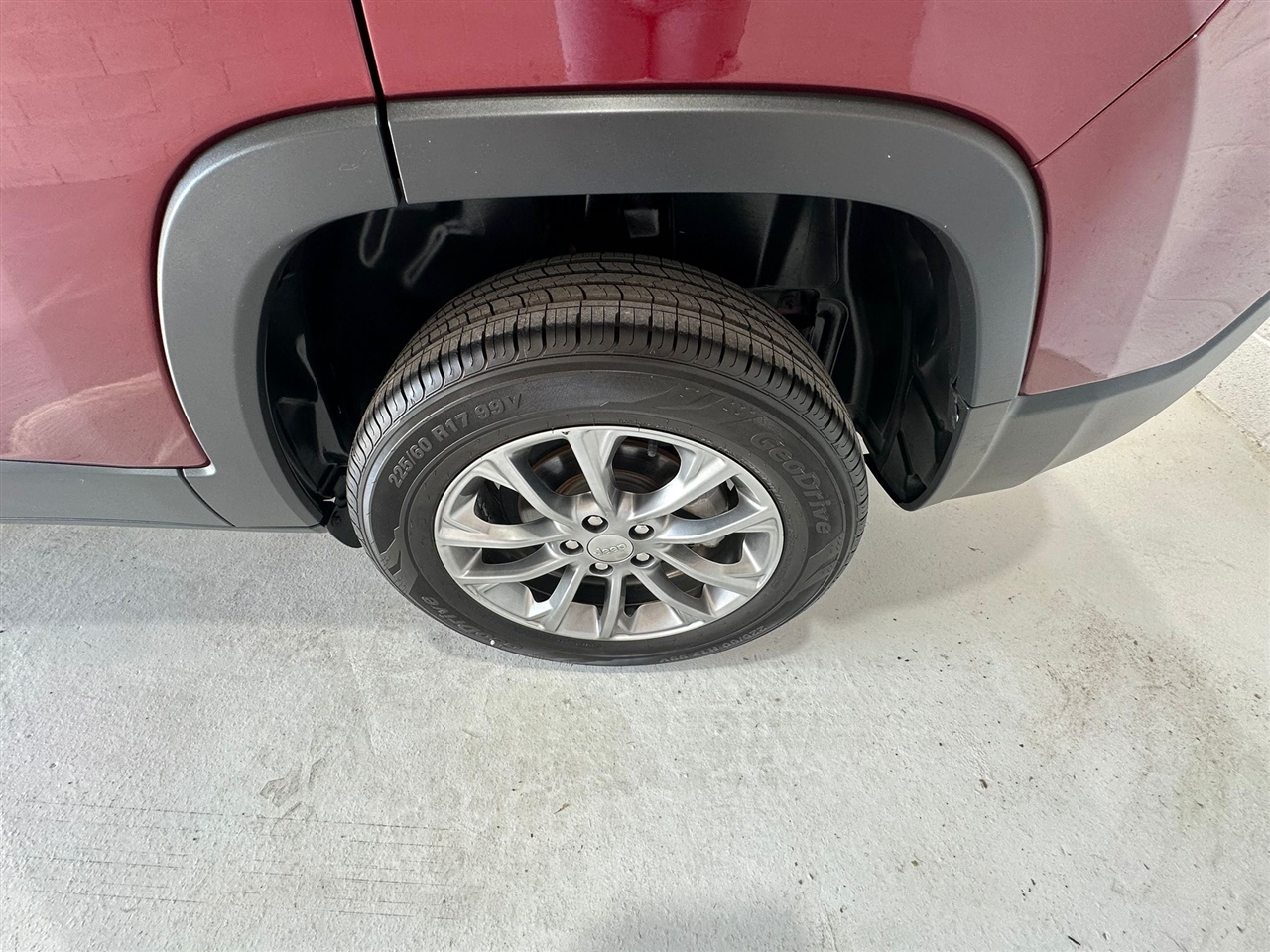 Jeep Cherokee Latitude Plus FWD 2019 Jeep Cherokee Latitude Plus FWD 2019