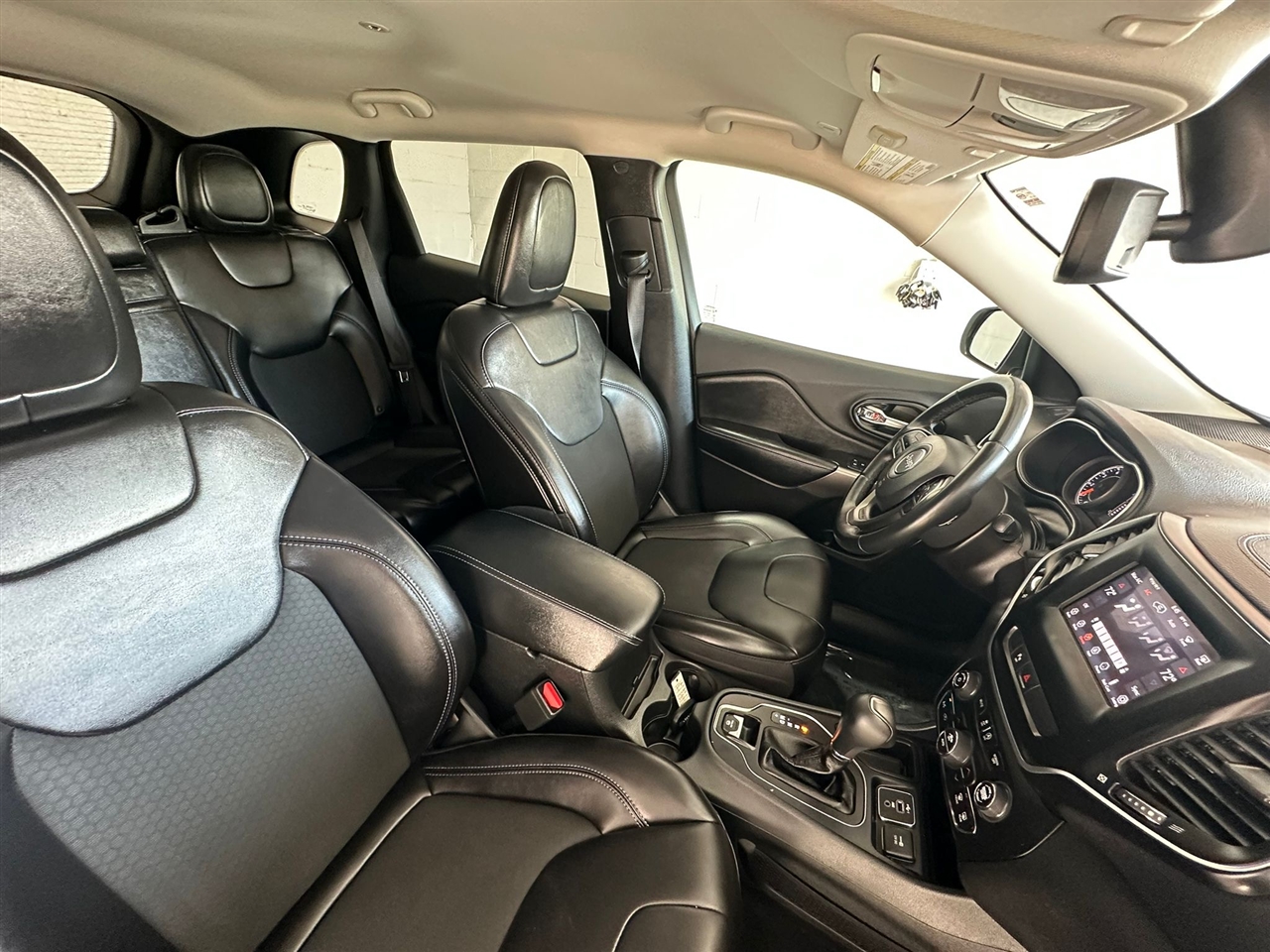 Jeep Cherokee Latitude Plus FWD 2019 Jeep Cherokee Latitude Plus FWD 2019