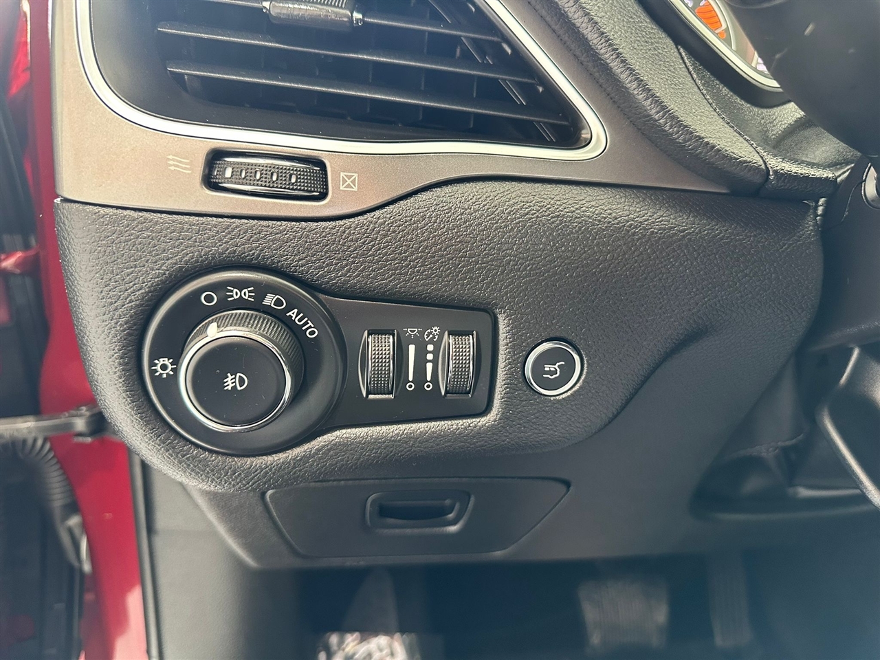 Jeep Cherokee Latitude Plus FWD 2019 Jeep Cherokee Latitude Plus FWD 2019