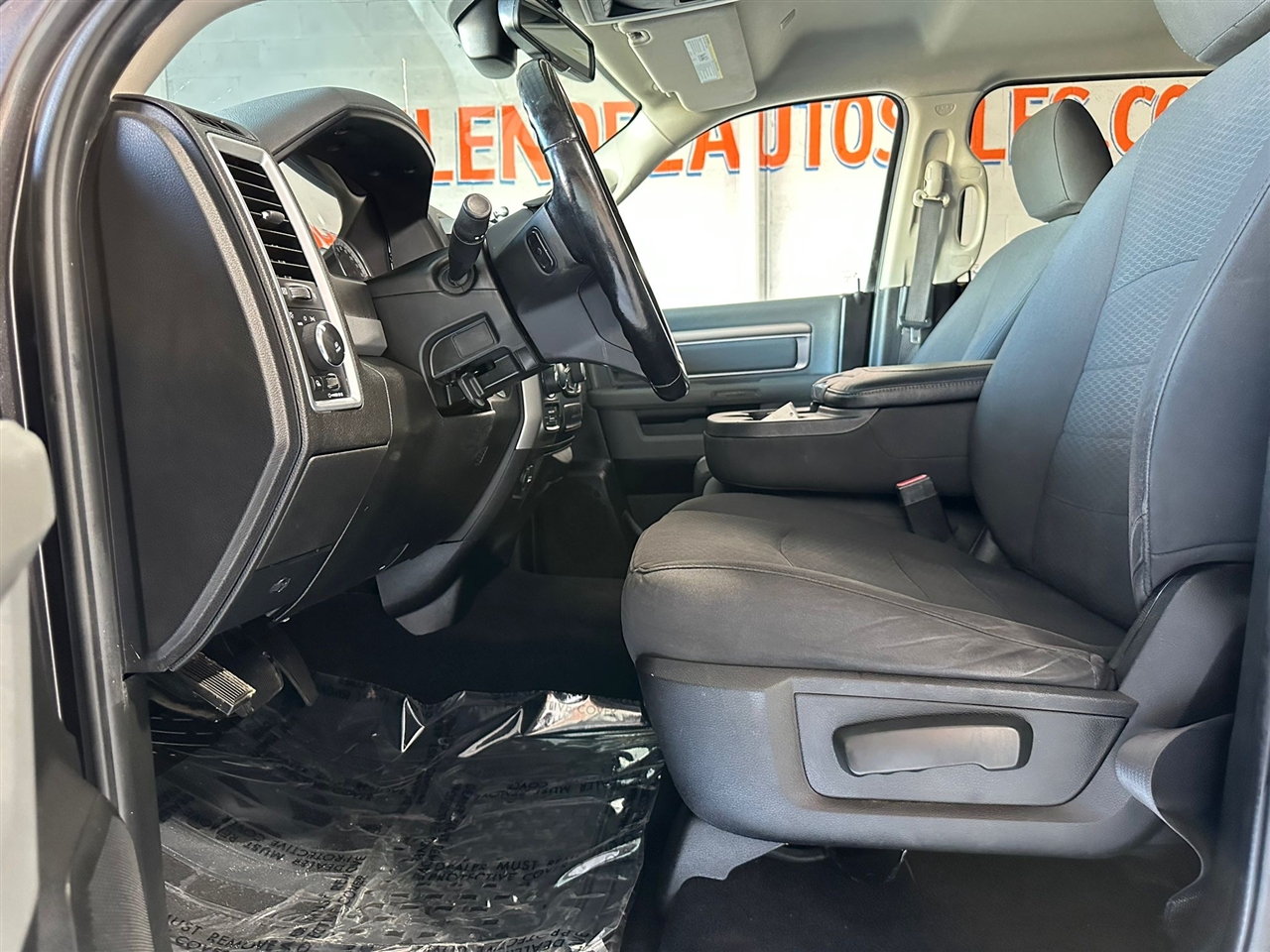 RAM 1500 Classic Tradesman Crew Cab SWB 4WD 2019 RAM 1500 Classic Tradesman Crew Cab SWB 4WD 2019