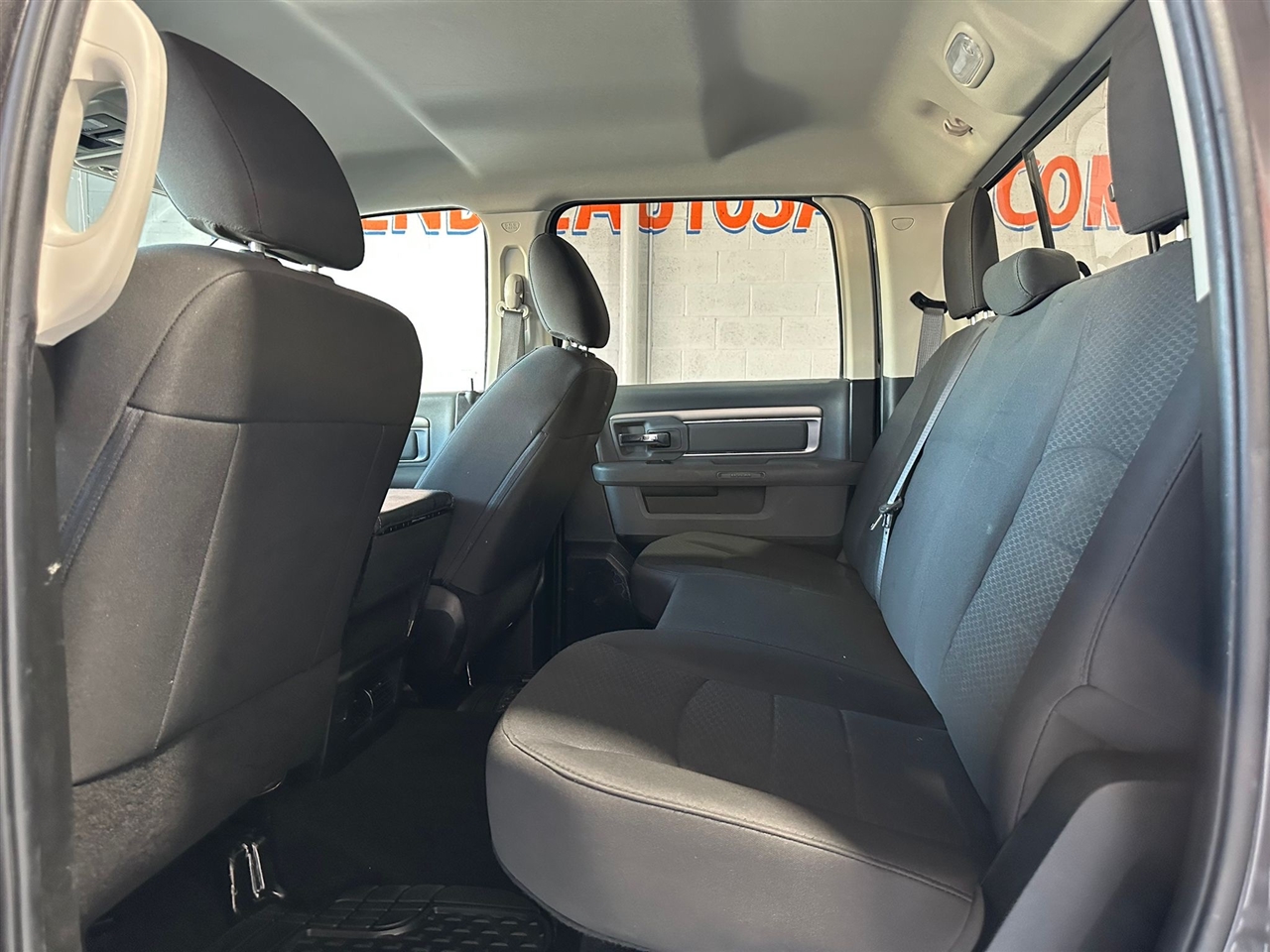 RAM 1500 Classic Tradesman Crew Cab SWB 4WD 2019 RAM 1500 Classic Tradesman Crew Cab SWB 4WD 2019