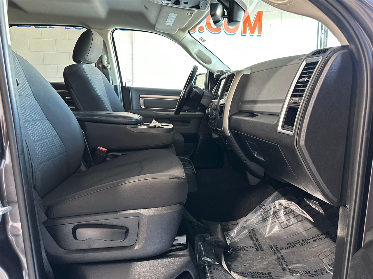 RAM 1500 Classic Tradesman Crew Cab SWB 4WD 2019 RAM 1500 Classic Tradesman Crew Cab SWB 4WD 2019