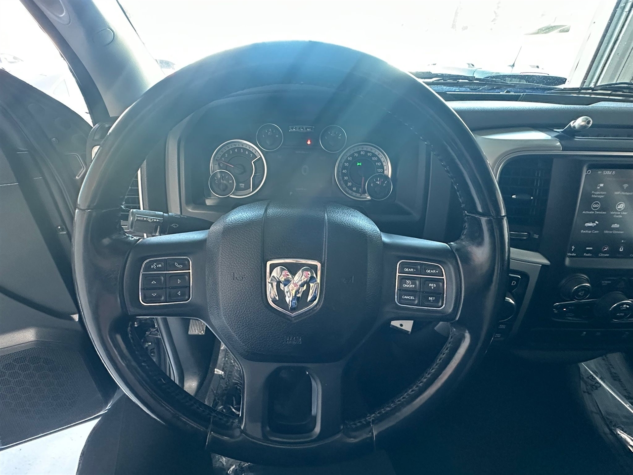 RAM 1500 Classic Tradesman Crew Cab SWB 4WD 2019 RAM 1500 Classic Tradesman Crew Cab SWB 4WD 2019