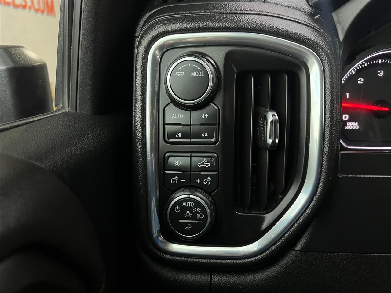 Chevrolet Silverado 2500HD LT Crew Cab Long Box 4WD 2020 Chevrolet Silverado 2500HD LT Crew Cab Long Box 4WD 2020
