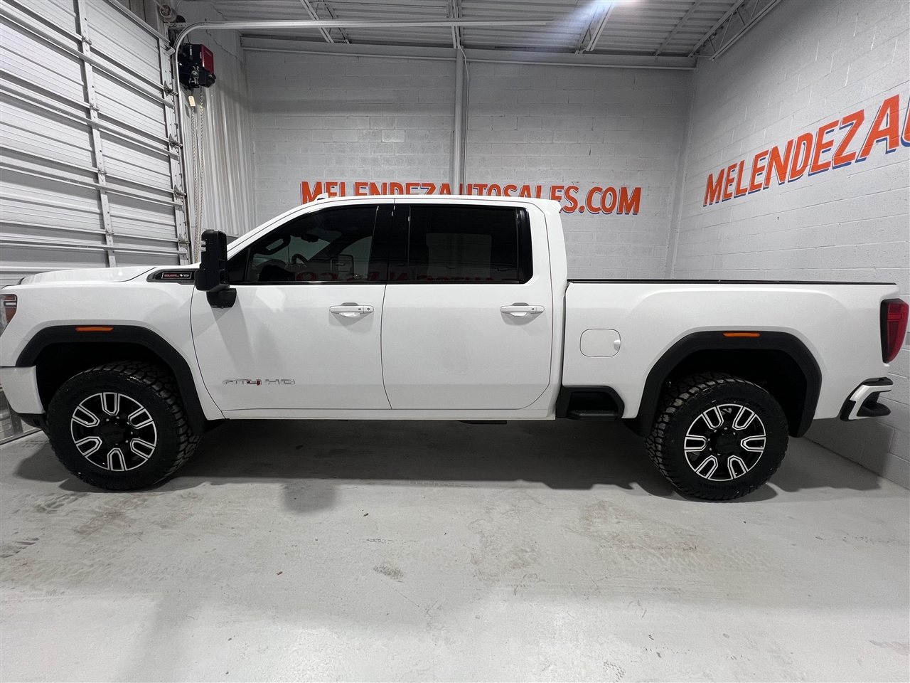 GMC Sierra 2500HD AT4 Crew Cab 4WD 2020 GMC Sierra 2500HD AT4 Crew Cab 4WD 2020