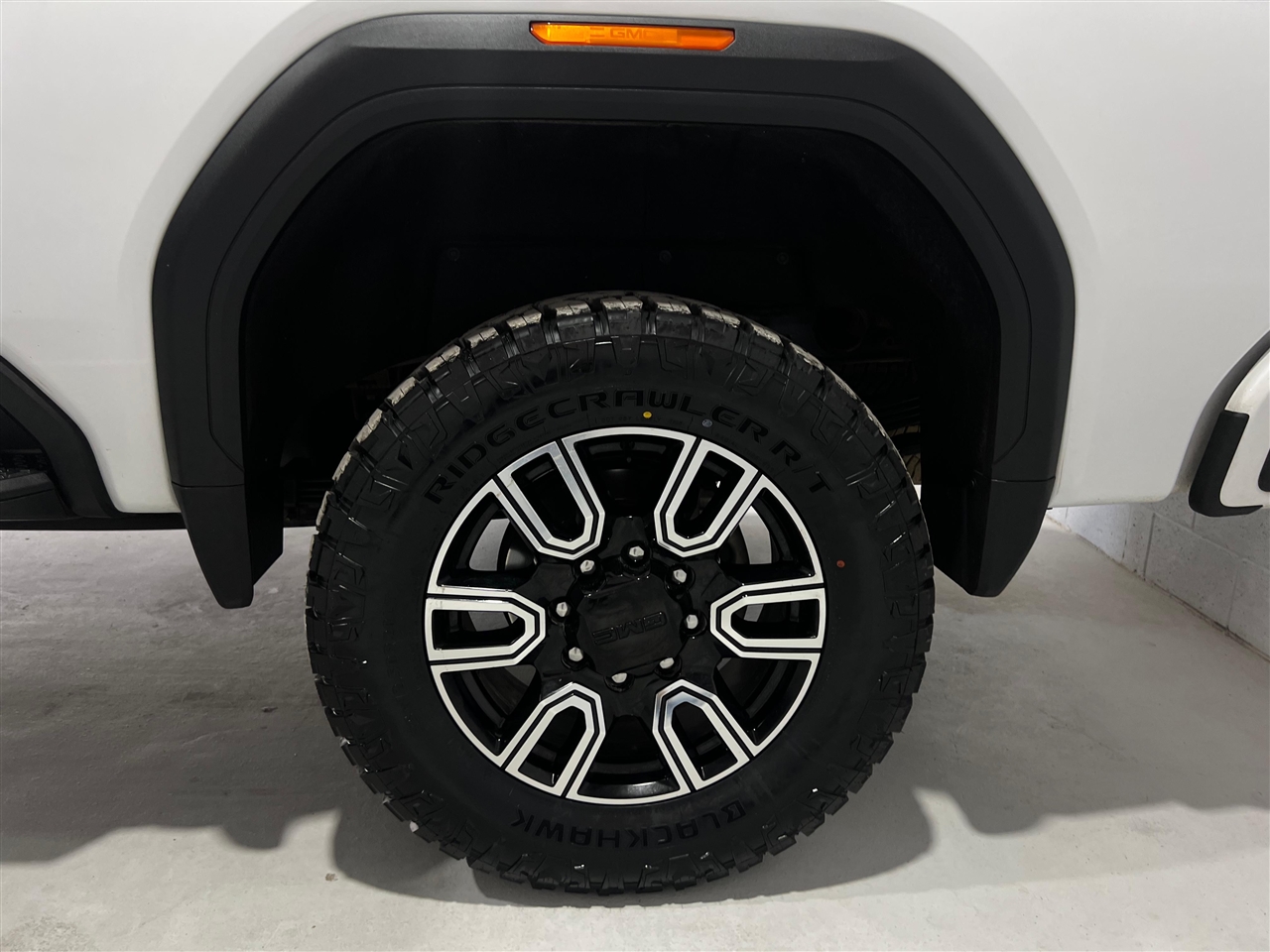 GMC Sierra 2500HD AT4 Crew Cab 4WD 2020 GMC Sierra 2500HD AT4 Crew Cab 4WD 2020