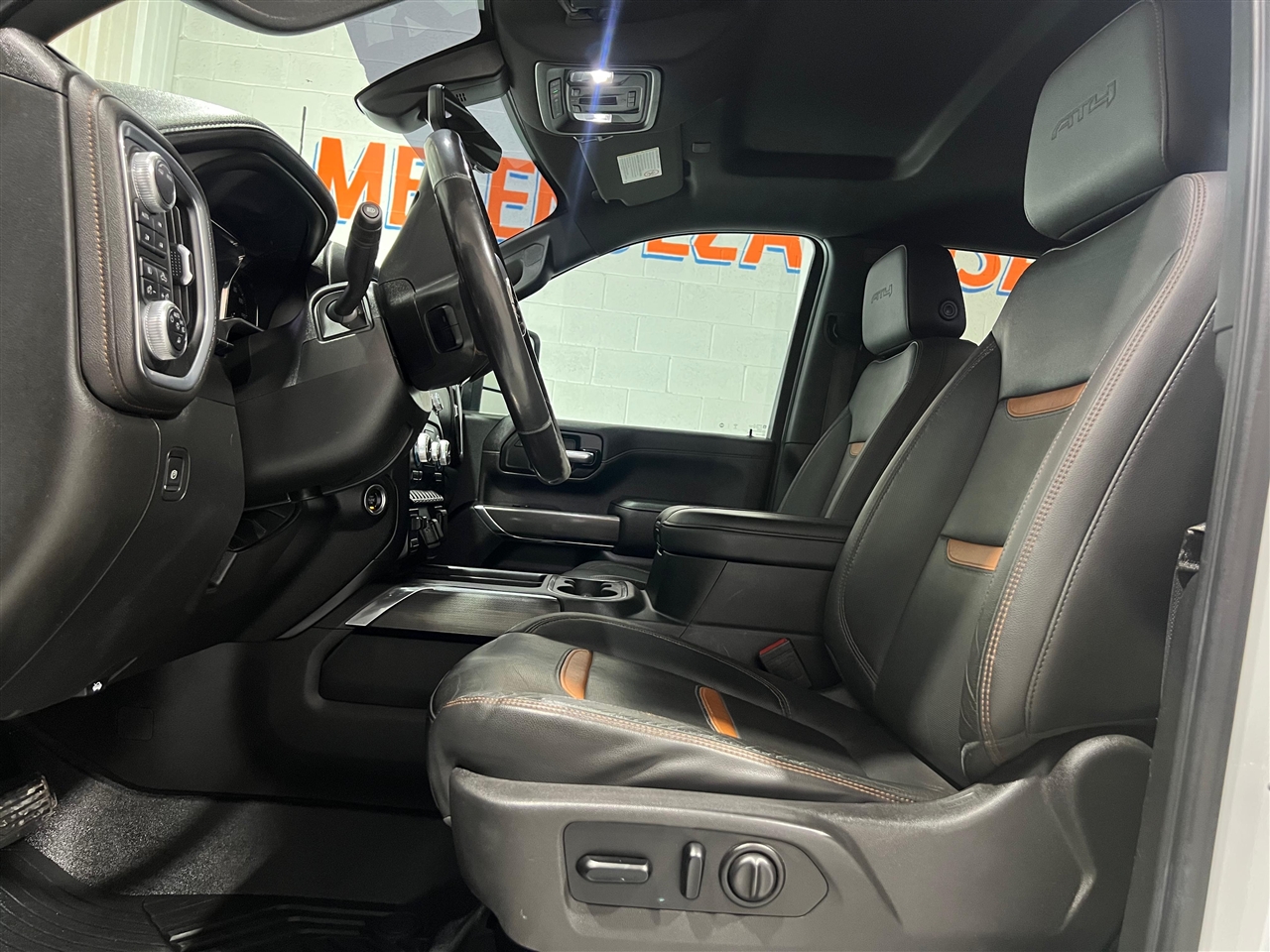 GMC Sierra 2500HD AT4 Crew Cab 4WD 2020 GMC Sierra 2500HD AT4 Crew Cab 4WD 2020