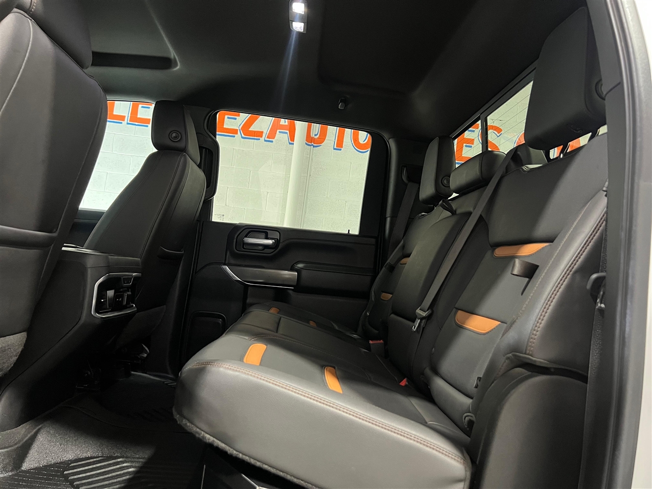 GMC Sierra 2500HD AT4 Crew Cab 4WD 2020 GMC Sierra 2500HD AT4 Crew Cab 4WD 2020