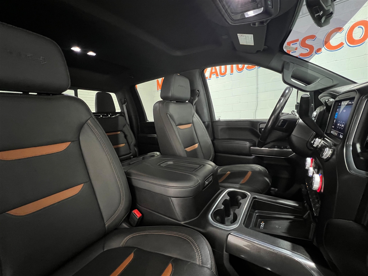 GMC Sierra 2500HD AT4 Crew Cab 4WD 2020 GMC Sierra 2500HD AT4 Crew Cab 4WD 2020