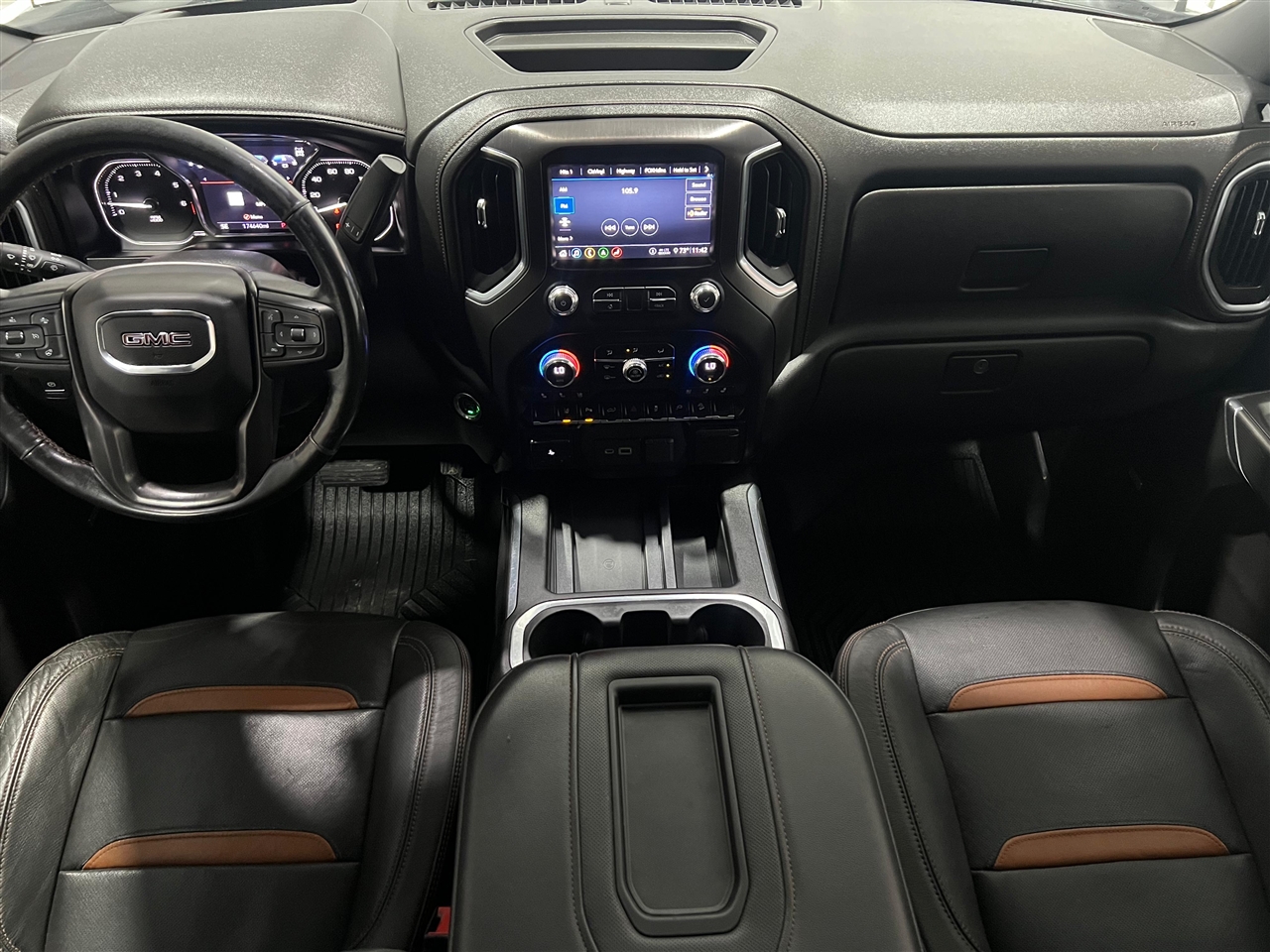 GMC Sierra 2500HD AT4 Crew Cab 4WD 2020 GMC Sierra 2500HD AT4 Crew Cab 4WD 2020