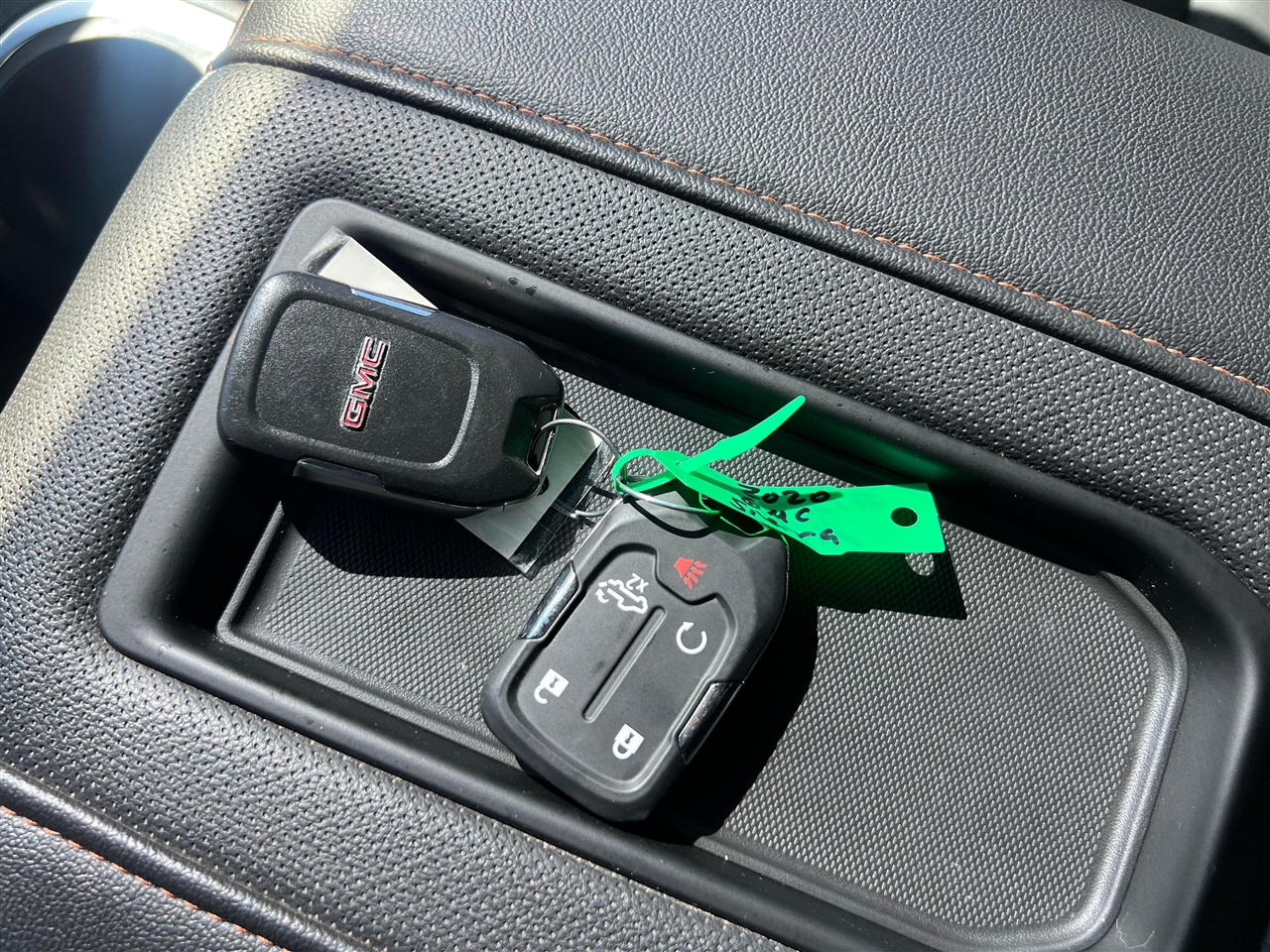 GMC Sierra 2500HD AT4 Crew Cab 4WD 2020 GMC Sierra 2500HD AT4 Crew Cab 4WD 2020