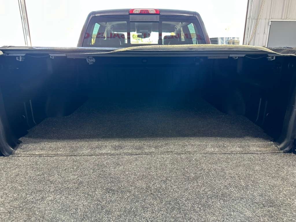 GMC Sierra 1500 SLT Crew Cab Long Box 4WD 2015 GMC Sierra 1500 SLT Crew Cab Long Box 4WD 2015