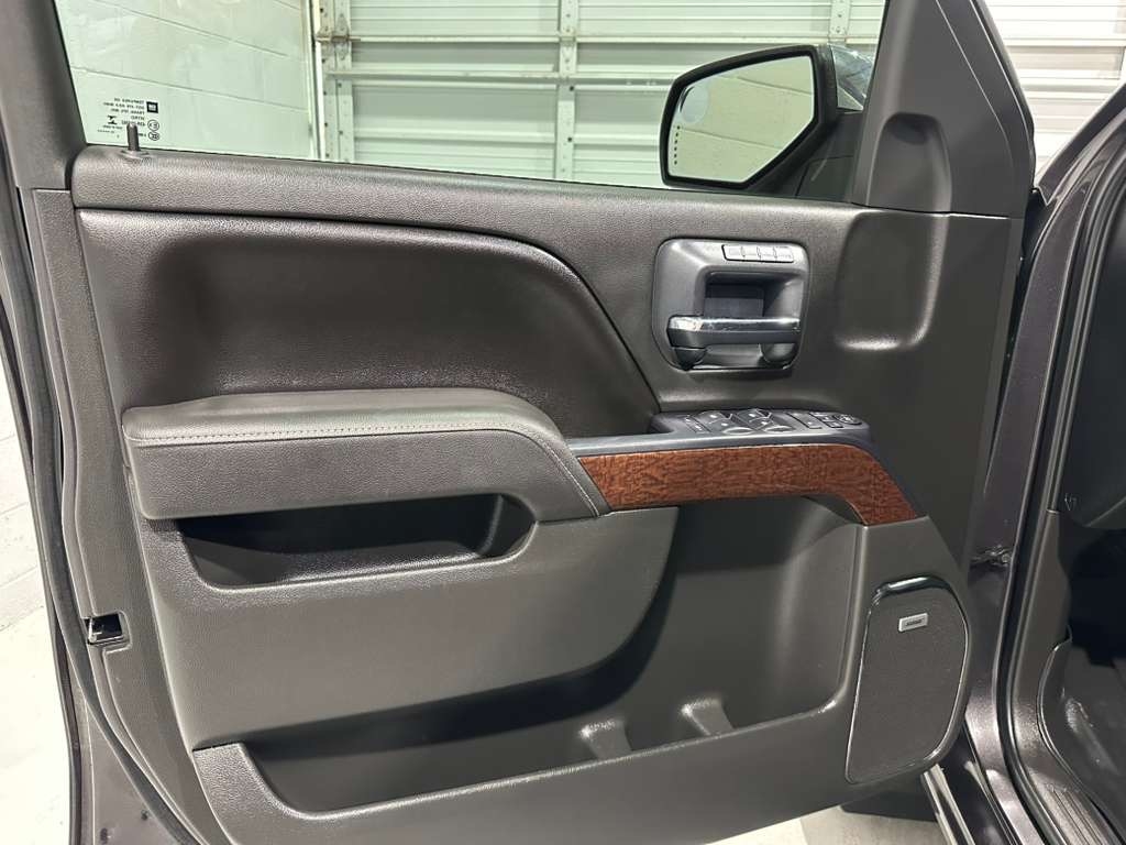 GMC Sierra 1500 SLT Crew Cab Long Box 4WD 2015 GMC Sierra 1500 SLT Crew Cab Long Box 4WD 2015