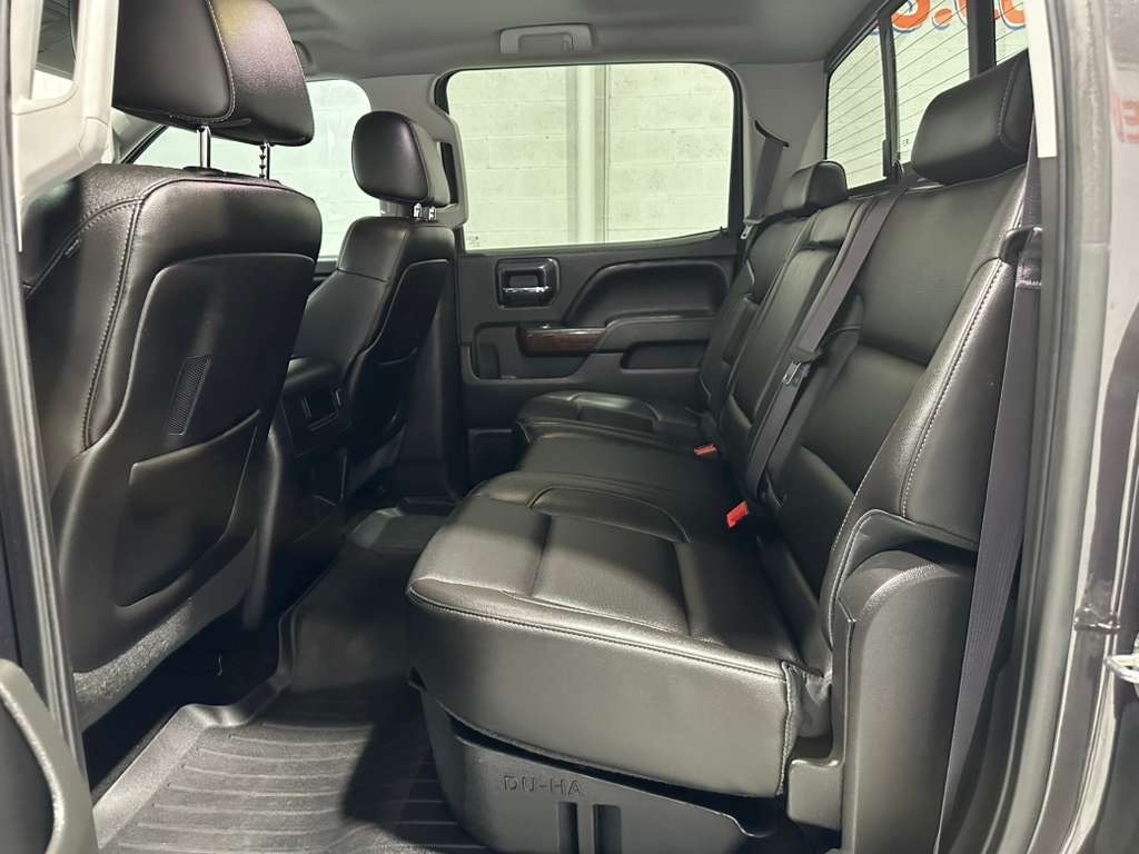 GMC Sierra 1500 SLT Crew Cab Long Box 4WD 2015 GMC Sierra 1500 SLT Crew Cab Long Box 4WD 2015