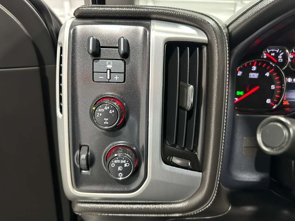 GMC Sierra 1500 SLT Crew Cab Long Box 4WD 2015 GMC Sierra 1500 SLT Crew Cab Long Box 4WD 2015