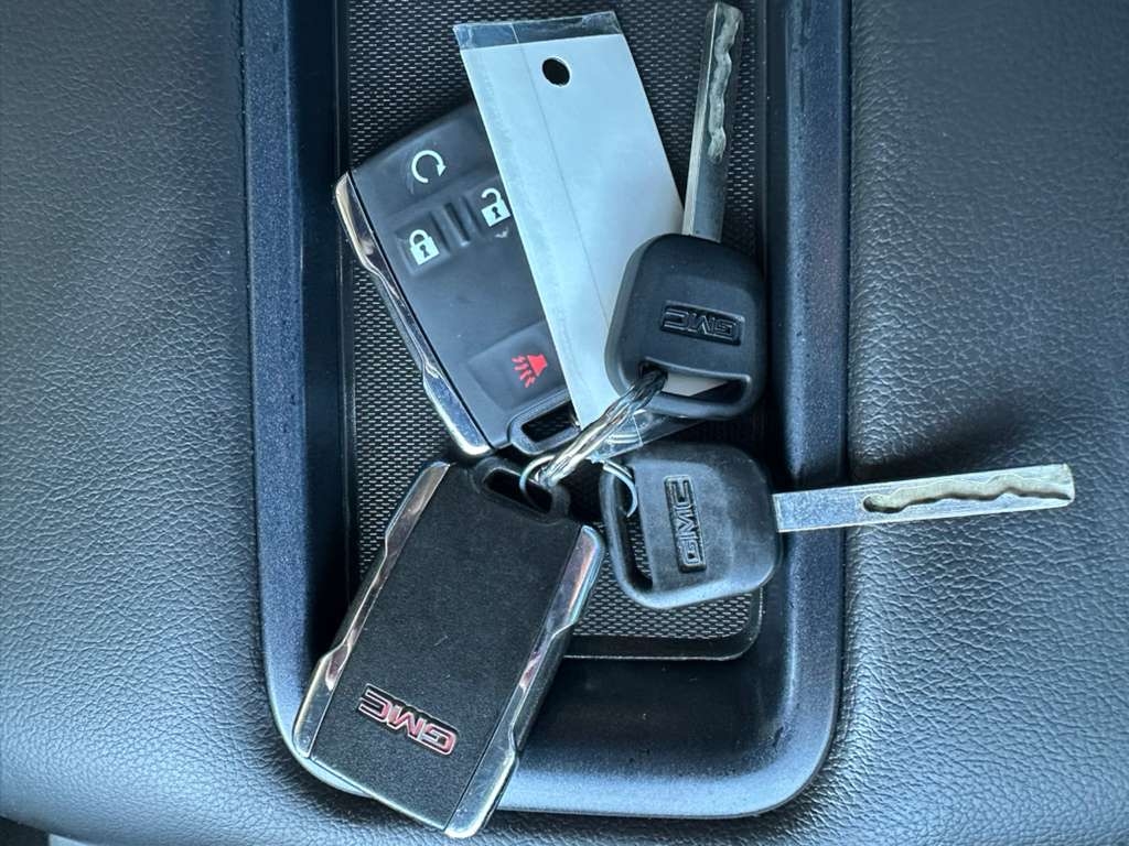 GMC Sierra 1500 SLT Crew Cab Long Box 4WD 2015 GMC Sierra 1500 SLT Crew Cab Long Box 4WD 2015