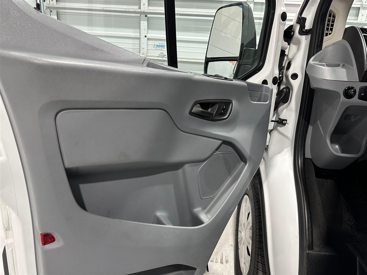 Ford Transit 350 Wagon Low Roof XLT 60/40 Pass. 148-in. WB 2016 Ford Transit 350 Wagon Low Roof XLT 60/40 Pass. 148-in. WB 2016