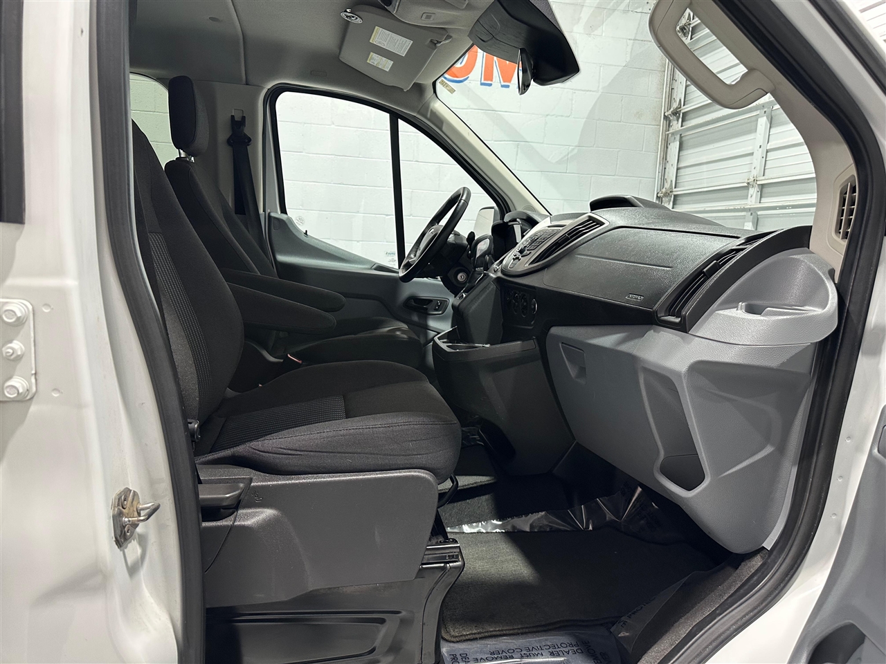 Ford Transit 350 Wagon Low Roof XLT 60/40 Pass. 148-in. WB 2016 Ford Transit 350 Wagon Low Roof XLT 60/40 Pass. 148-in. WB 2016