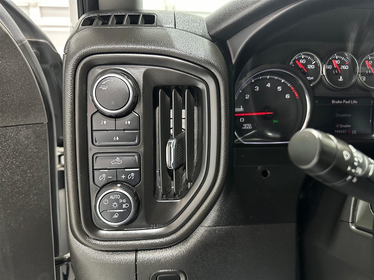 Chevrolet Silverado 2500HD Custom Crew Cab Long Box 4WD 2022 Chevrolet Silverado 2500HD Custom Crew Cab Long Box 4WD 2022