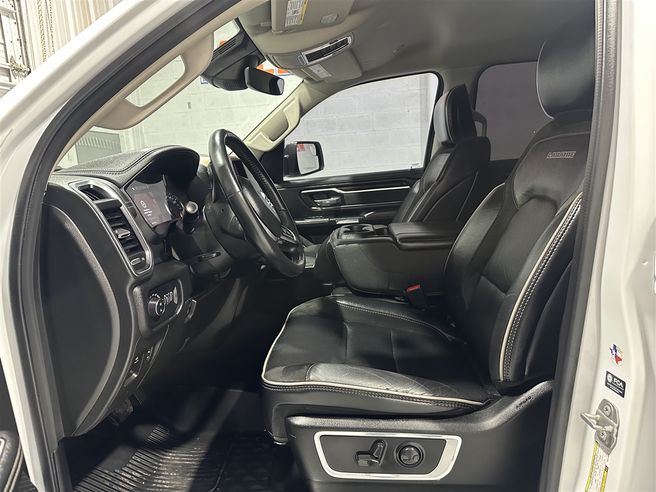 RAM 1500 Laramie Crew Cab SWB 4WD 2022