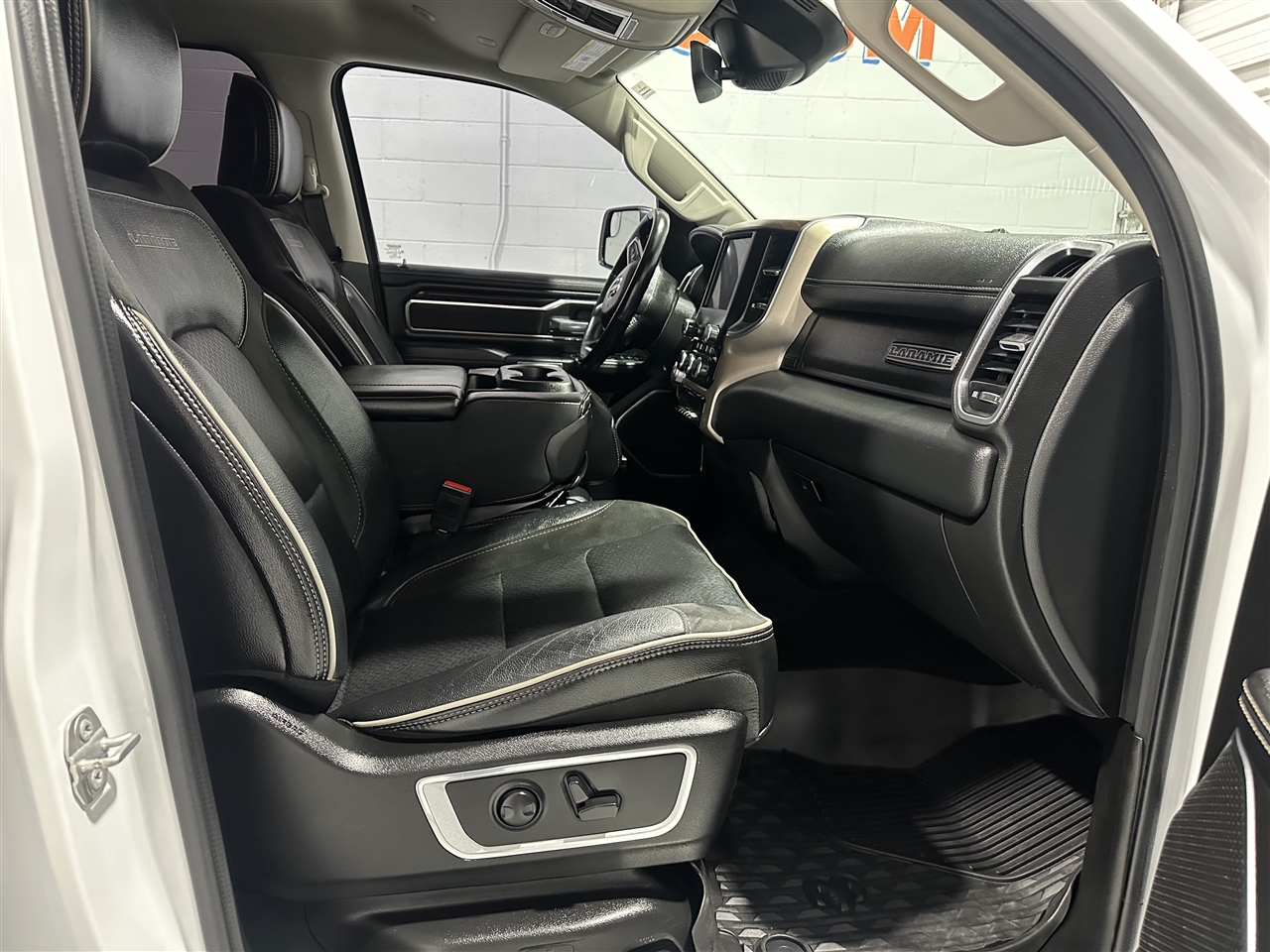 RAM 1500 Laramie Crew Cab SWB 4WD 2022