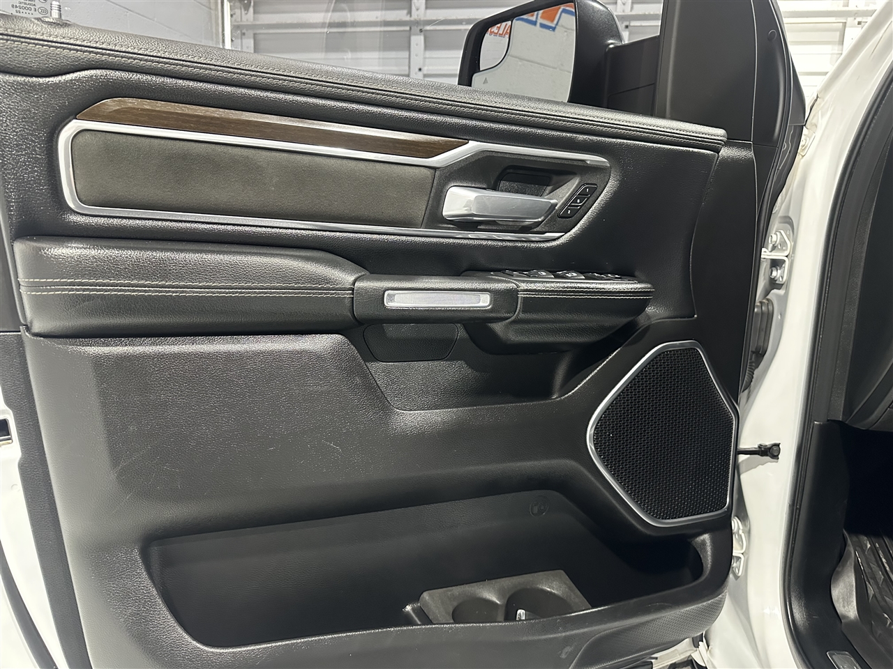 RAM 1500 Laramie Crew Cab SWB 4WD 2022