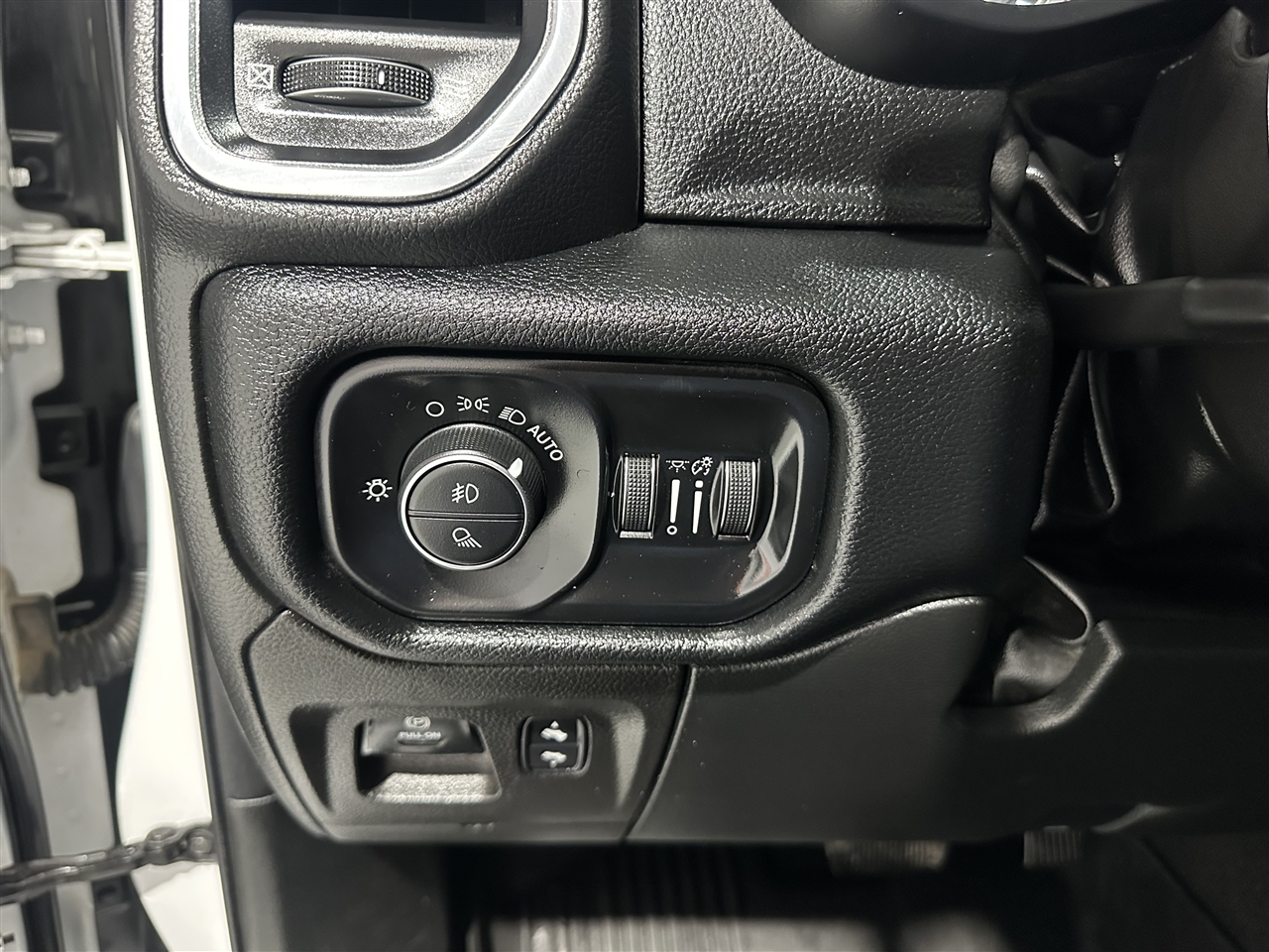 RAM 1500 Laramie Crew Cab SWB 4WD 2022