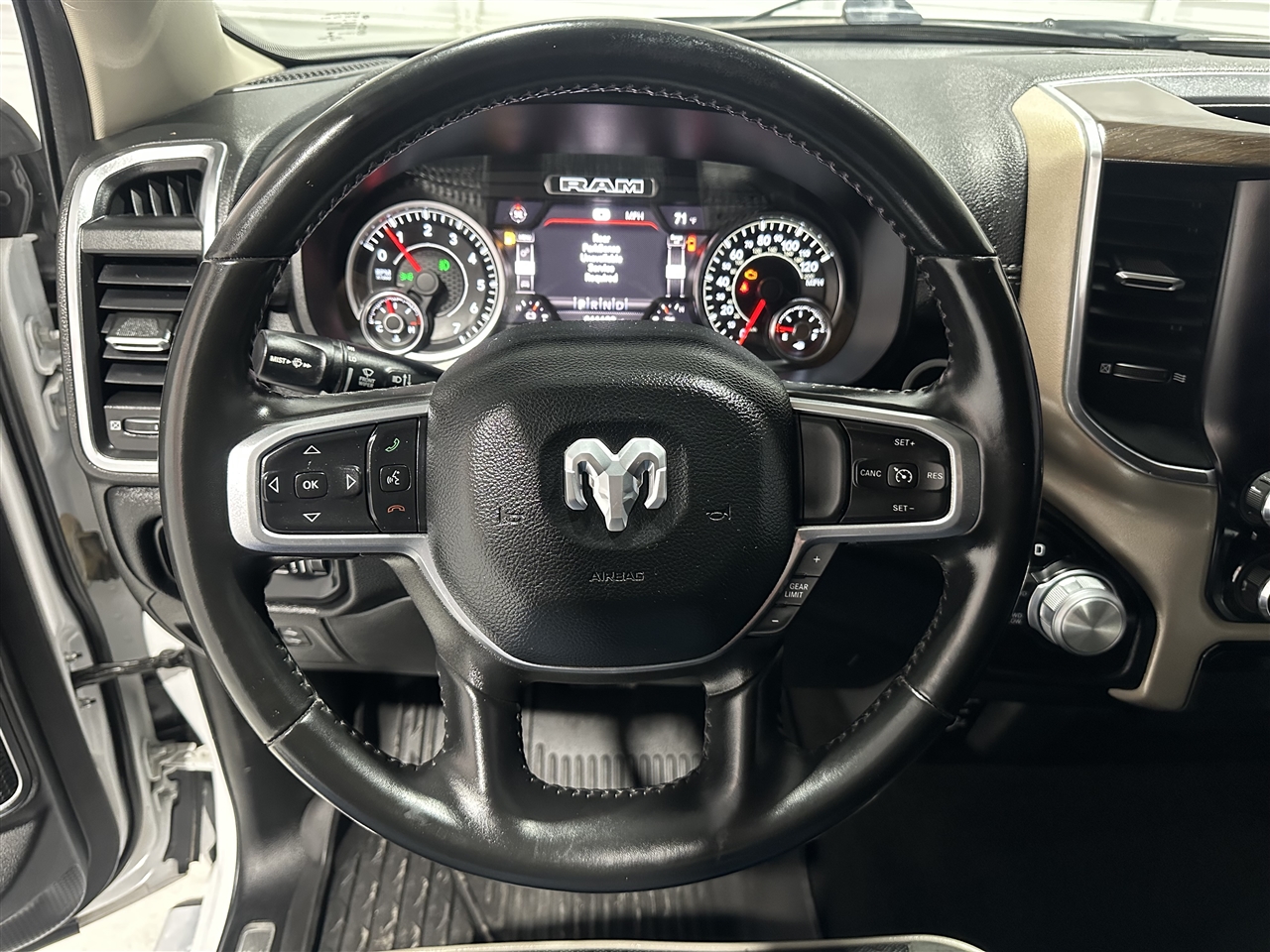 RAM 1500 Laramie Crew Cab SWB 4WD 2022