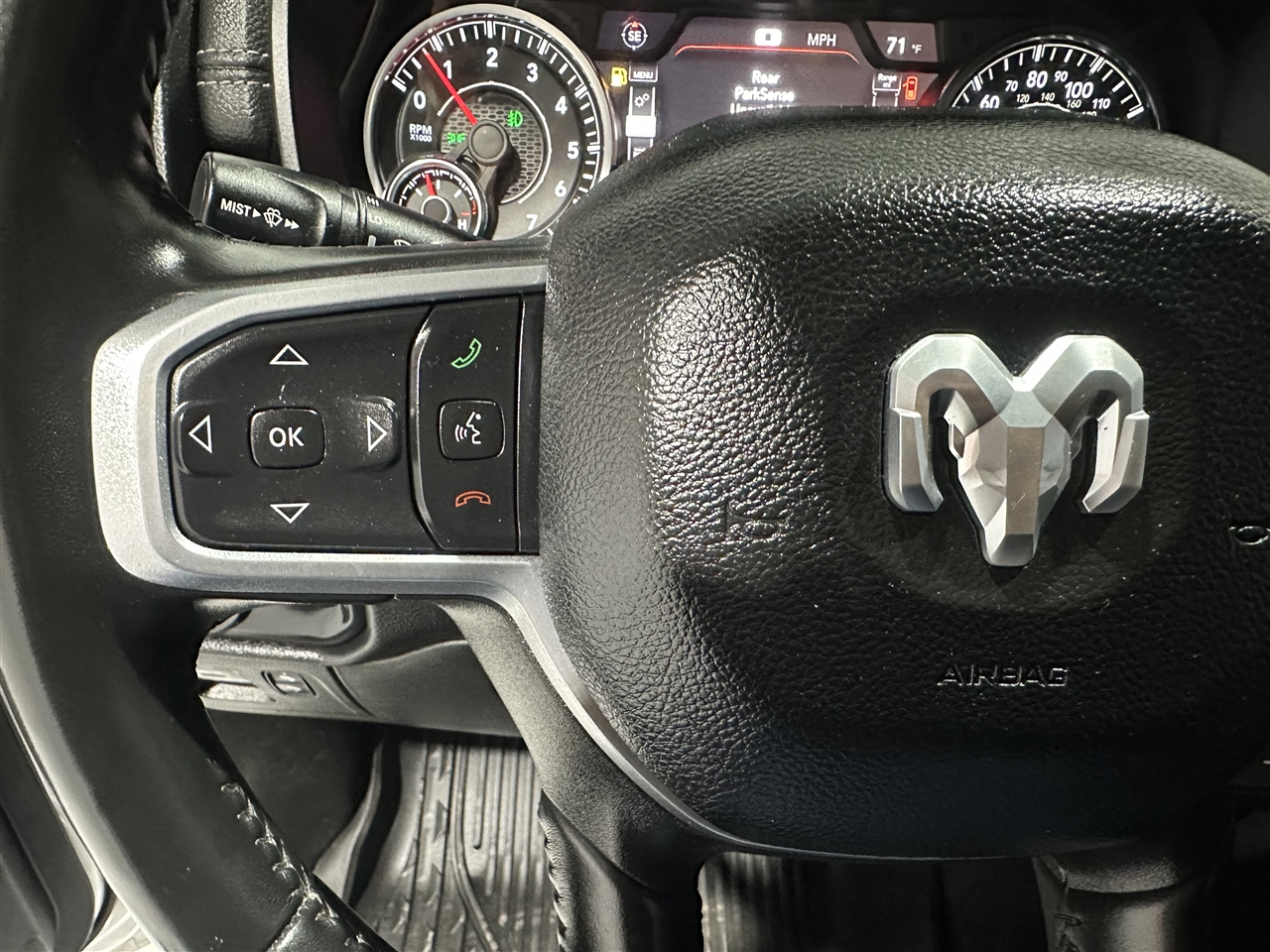 RAM 1500 Laramie Crew Cab SWB 4WD 2022