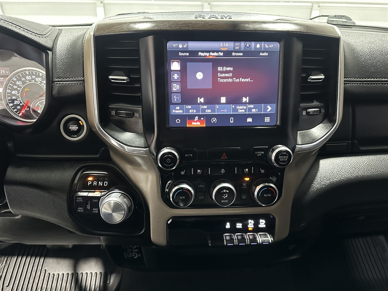 RAM 1500 Laramie Crew Cab SWB 4WD 2022