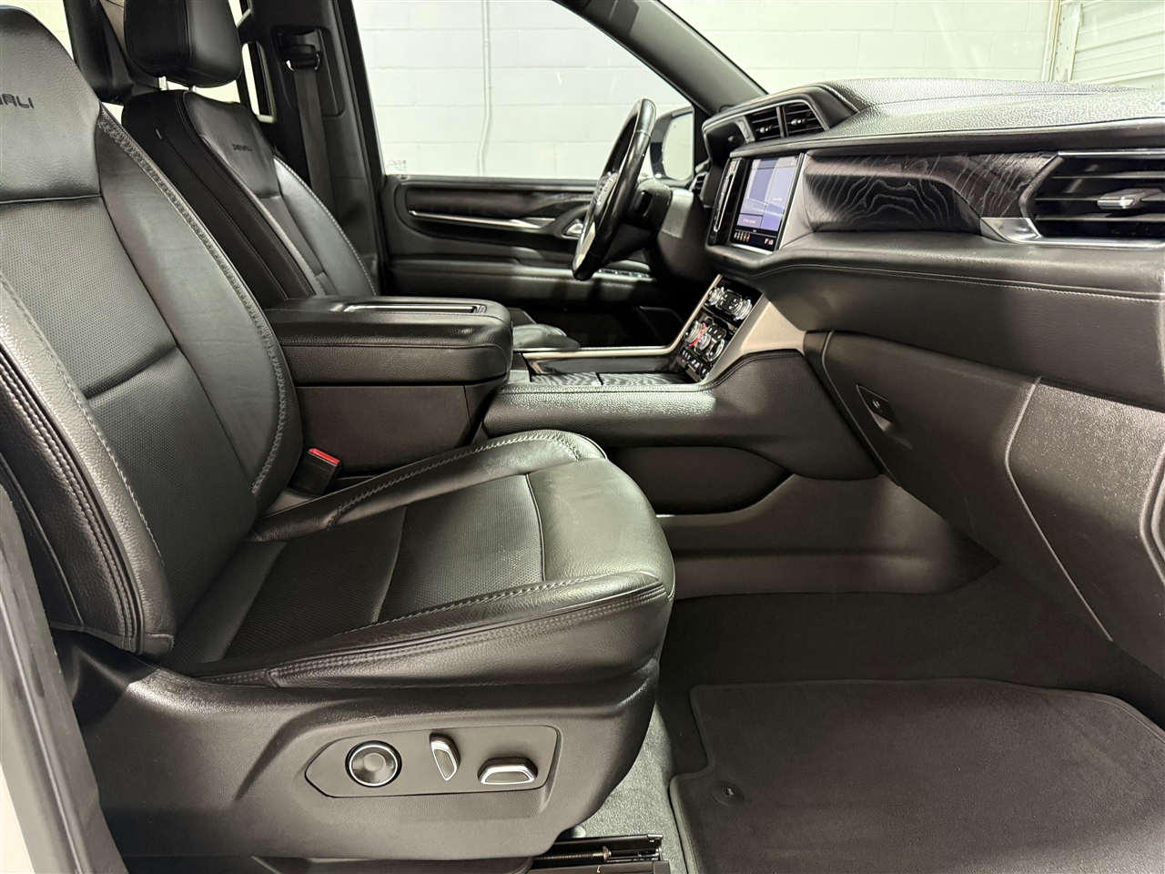 GMC Yukon XL Denali 2WD 2021