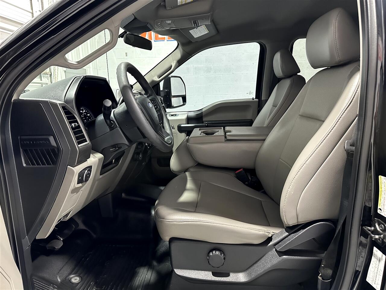 Ford F-350 SD XL Crew Cab Long Bed DRW 4WD 2022