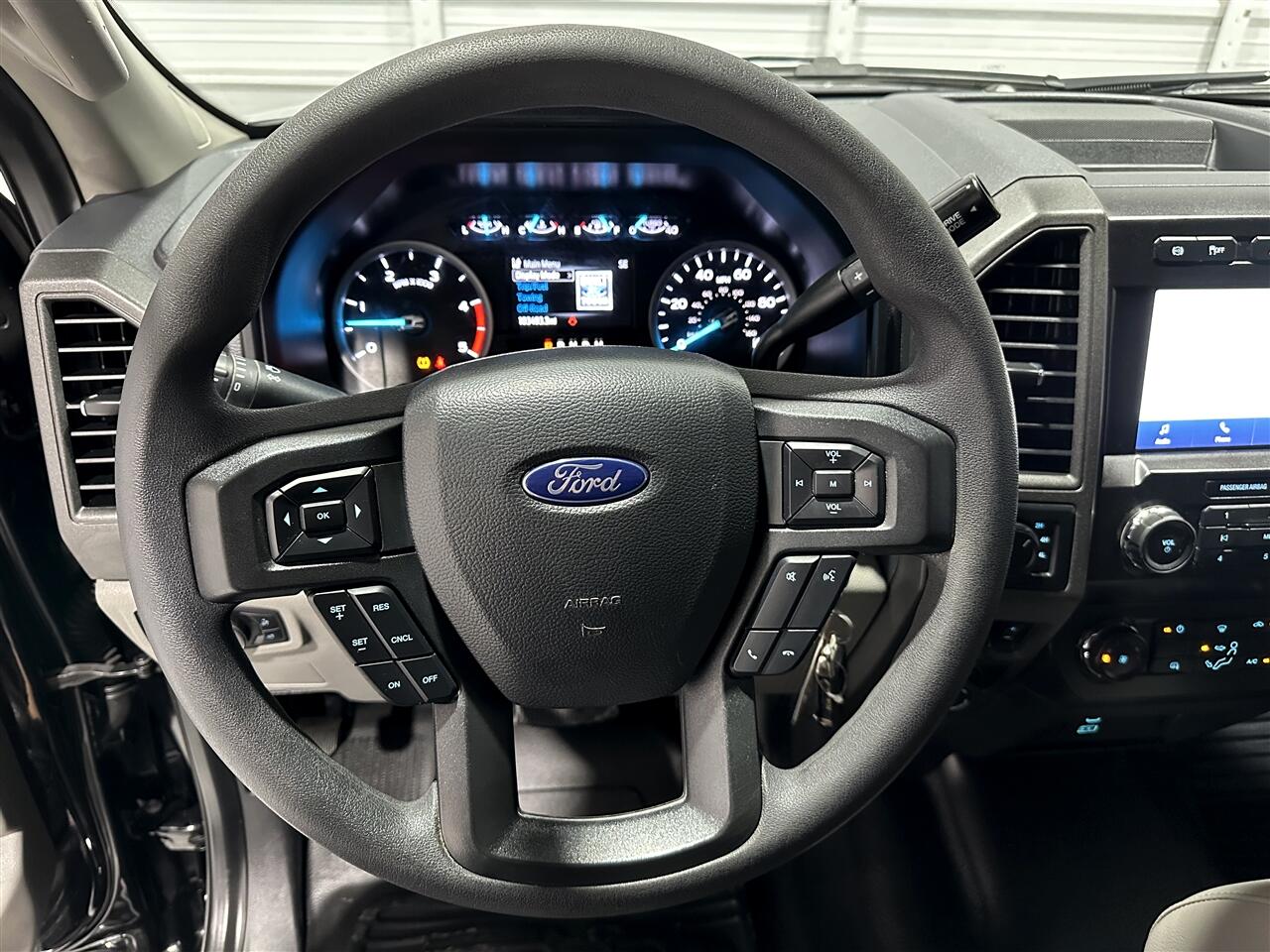 Ford F-350 SD XL Crew Cab Long Bed DRW 4WD 2022