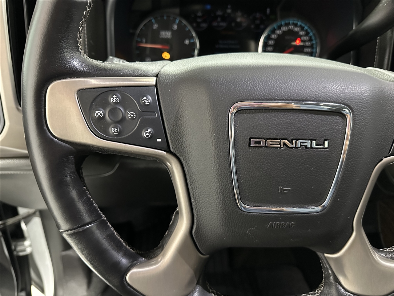 GMC Sierra 2500HD Denali Crew Cab 4WD 2018