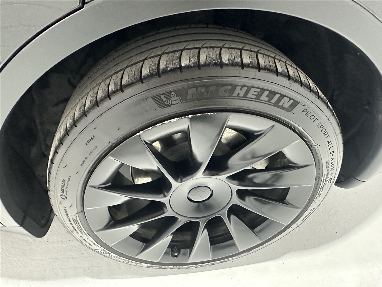 Tesla Model Y Long Range 2023