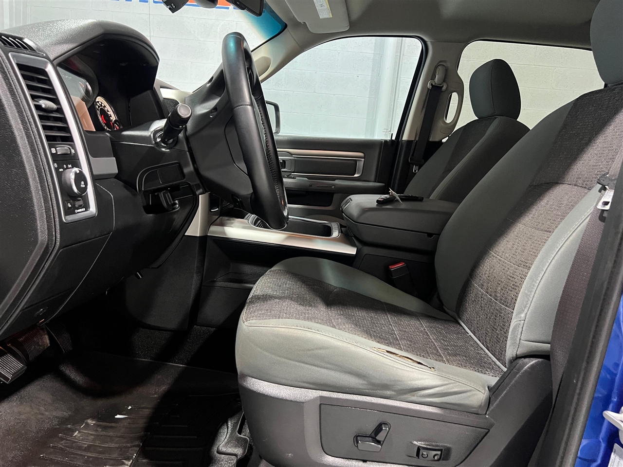 RAM 1500 SLT Crew Cab SWB 2WD 2016