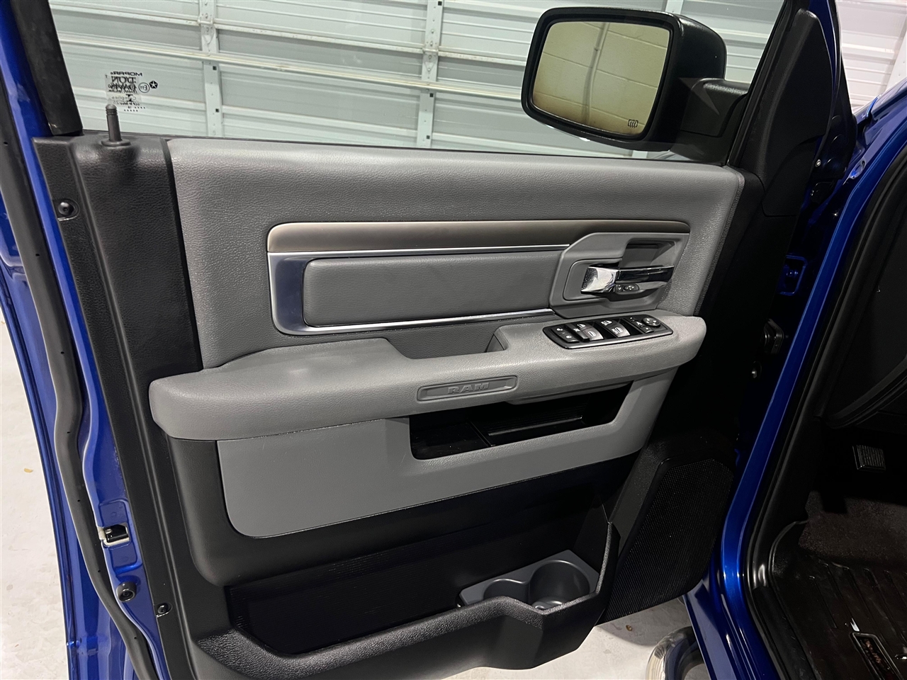 RAM 1500 SLT Crew Cab SWB 2WD 2016