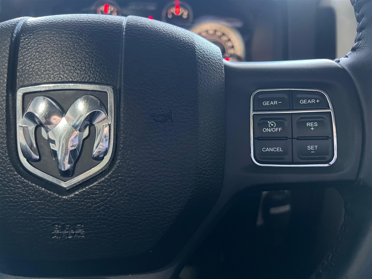 RAM 1500 SLT Crew Cab SWB 2WD 2016