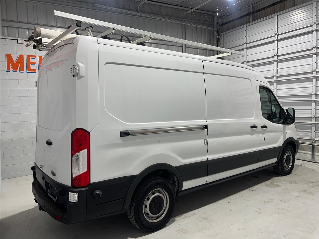 Ford Transit 350 Van Med. Roof w/Sliding Pass. 148-in. WB 2017