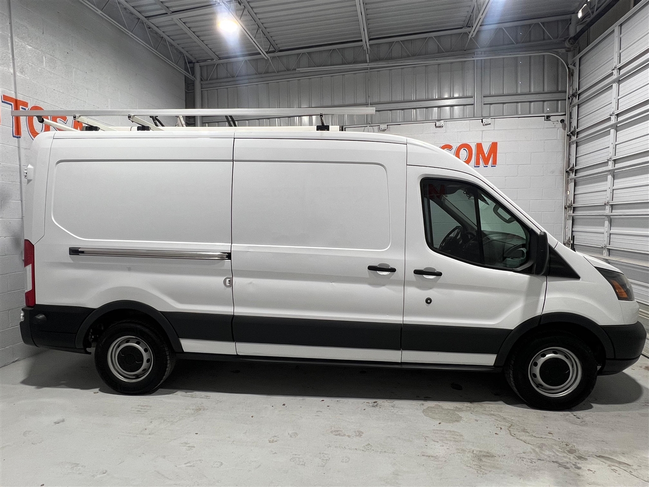 Ford Transit 350 Van Med. Roof w/Sliding Pass. 148-in. WB 2017