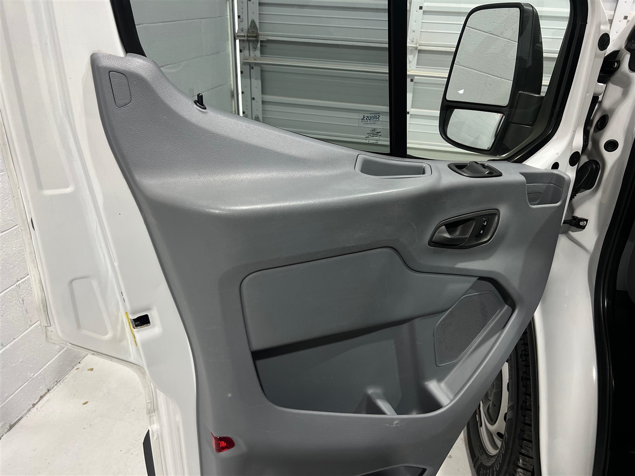 Ford Transit 350 Van Med. Roof w/Sliding Pass. 148-in. WB 2017