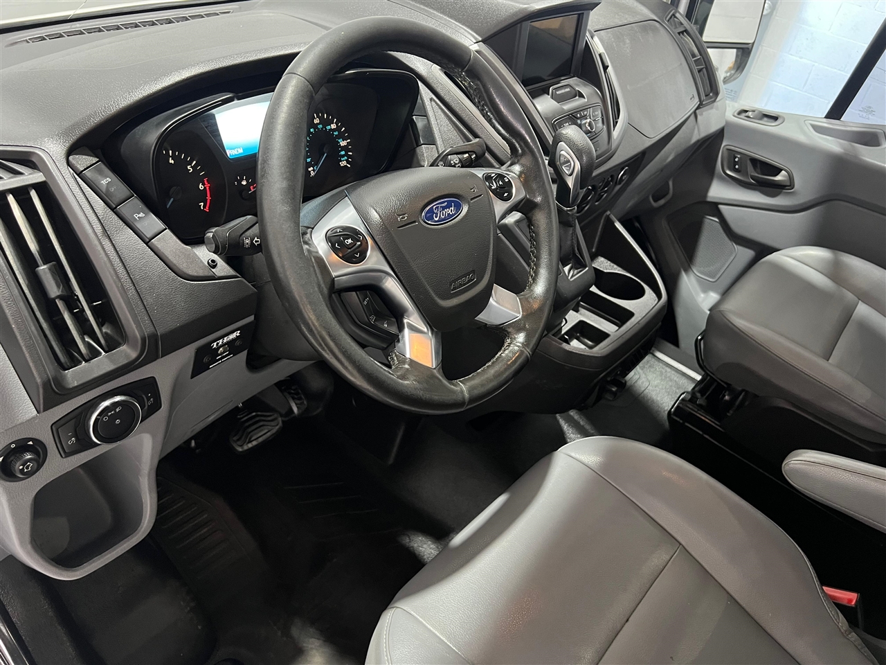 Ford Transit 350 Van Med. Roof w/Sliding Pass. 148-in. WB 2017