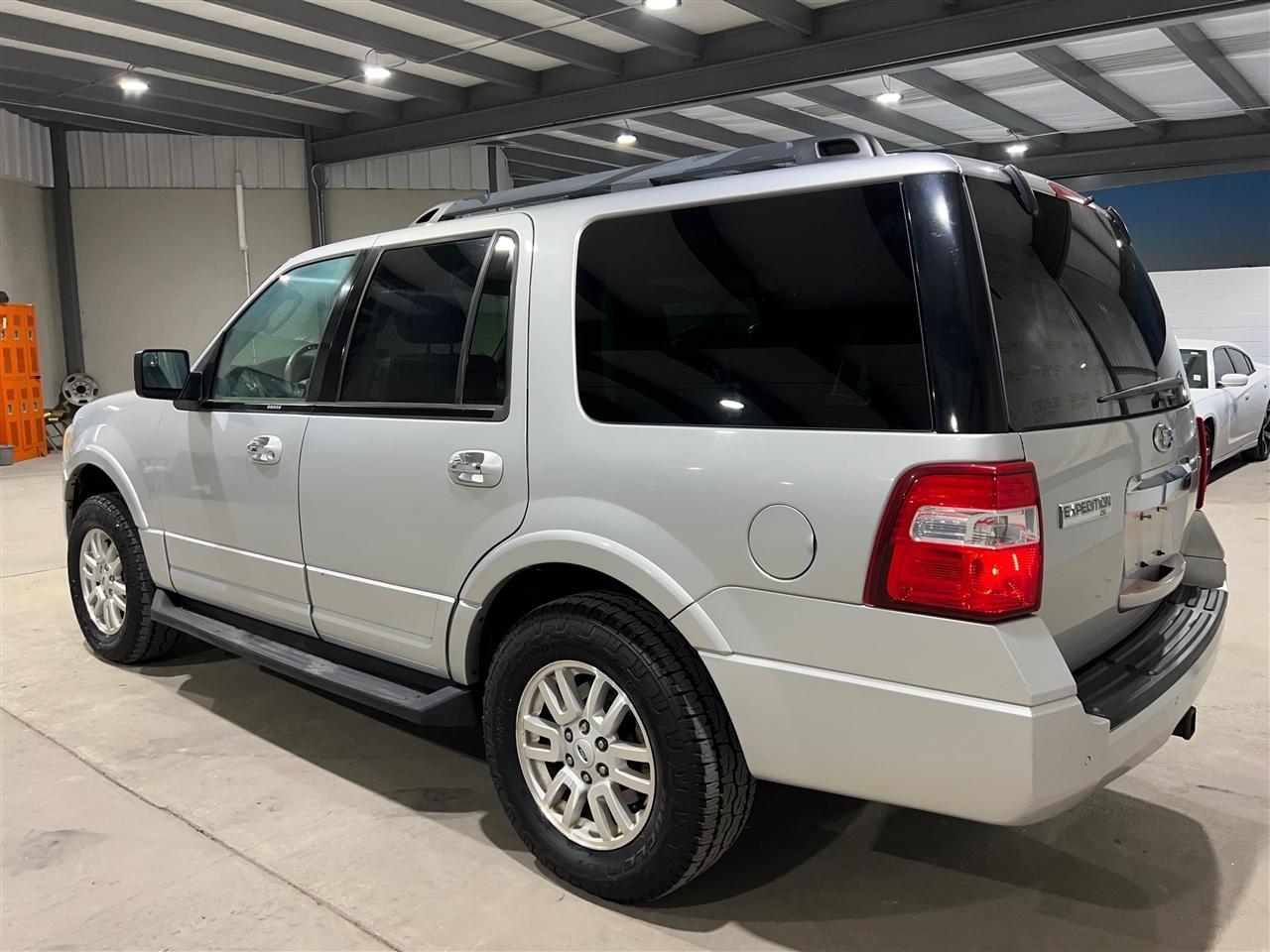 Ford Expedition XLT 4WD 2013