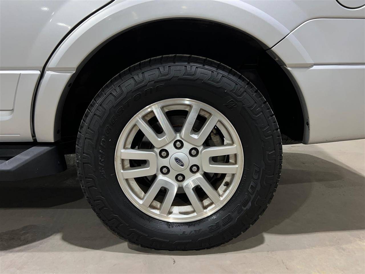 Ford Expedition XLT 4WD 2013