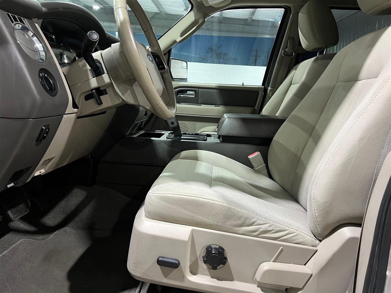 Ford Expedition XLT 4WD 2013