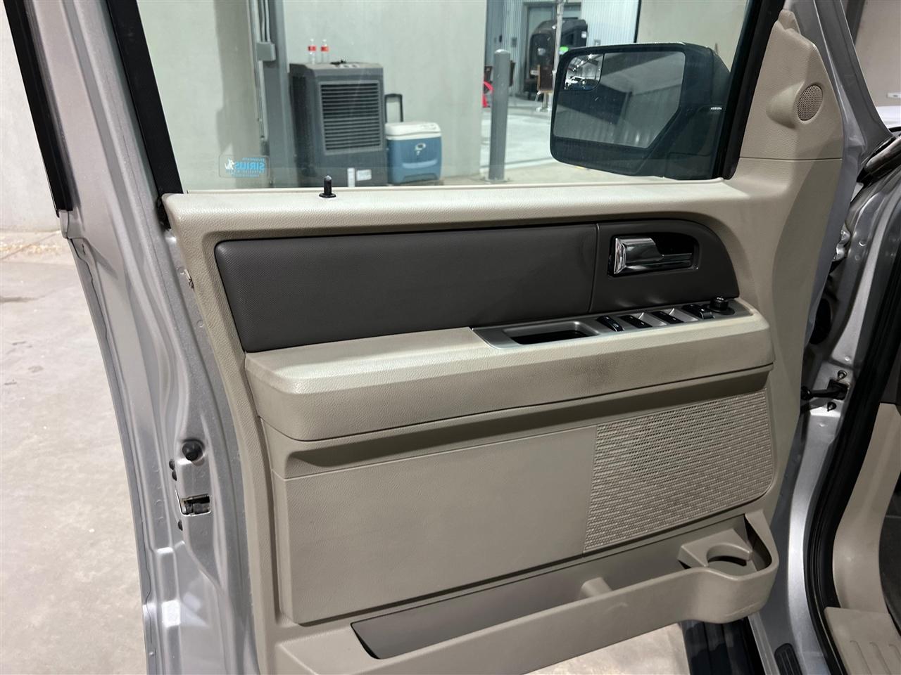 Ford Expedition XLT 4WD 2013